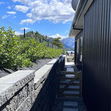 Lake Views - New Apartment With Room To Relax Wanaka Luaran gambar