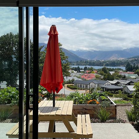 Lake Views - New Apartment With Room To Relax Wanaka Luaran gambar