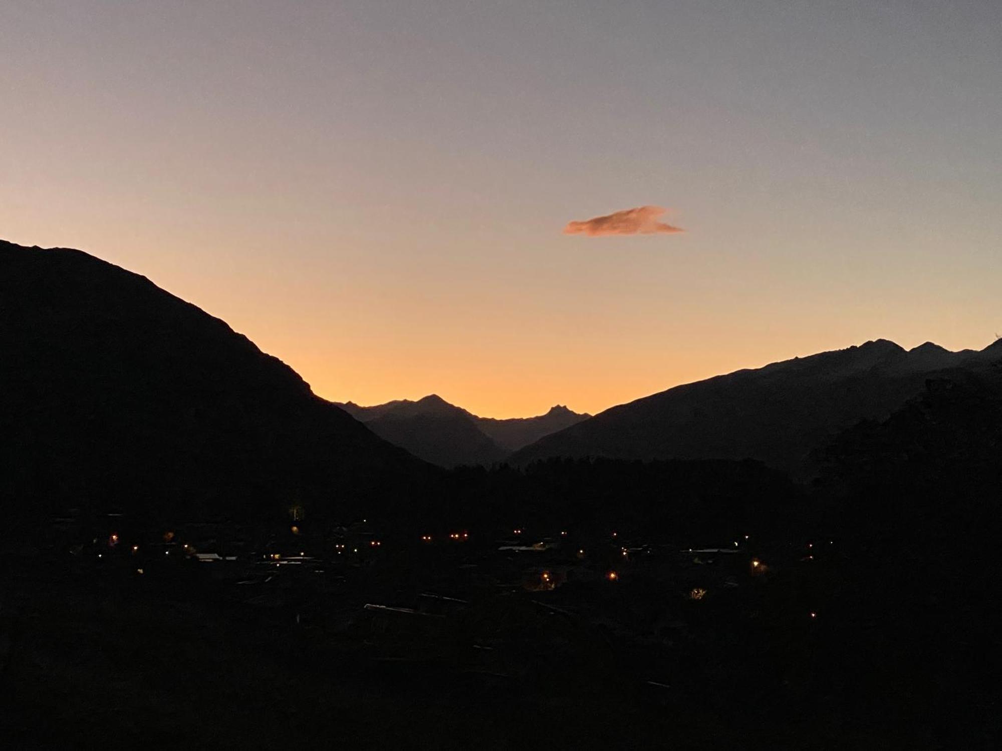Lake Views - New Apartment With Room To Relax Wanaka Luaran gambar