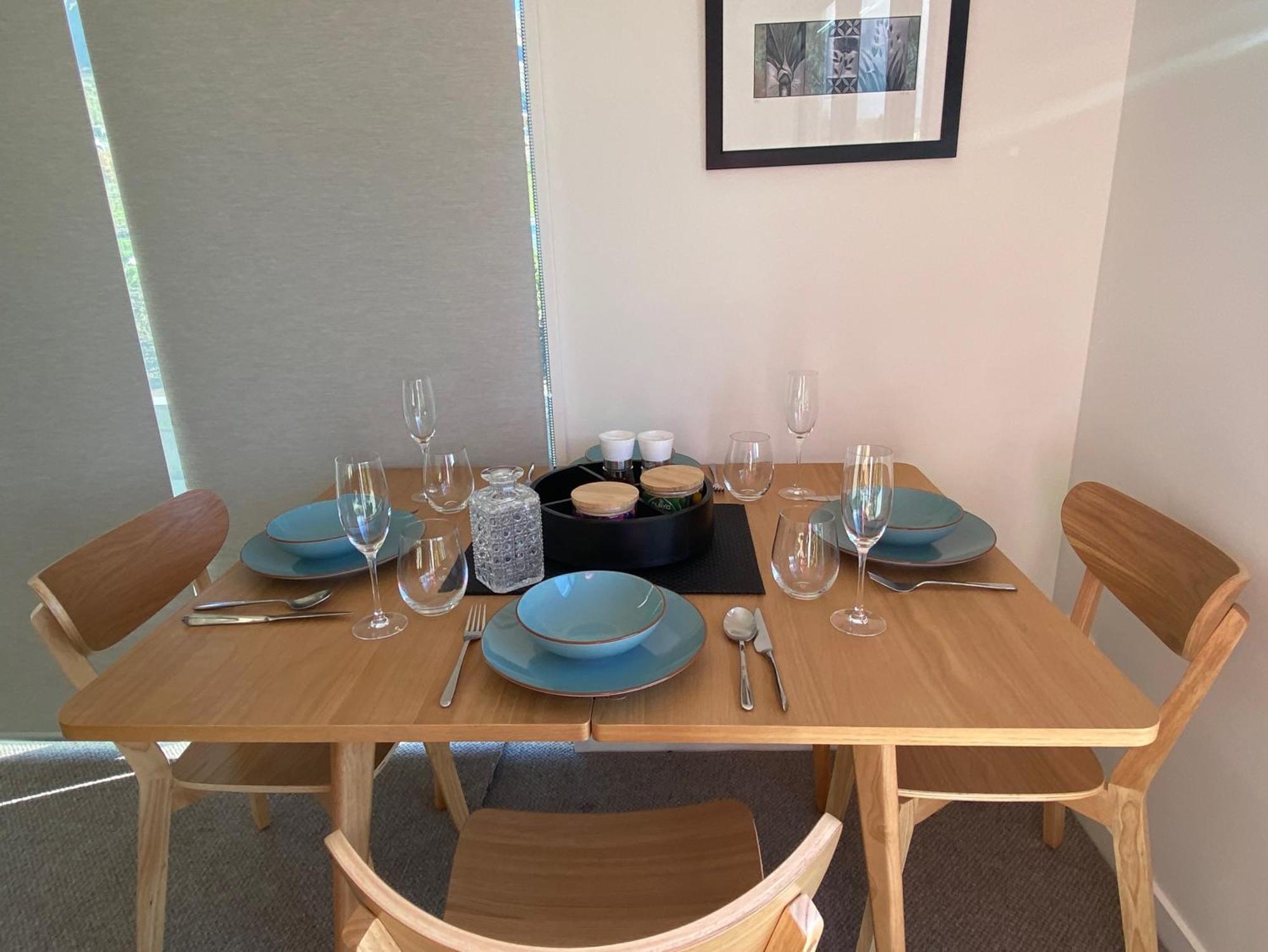 Lake Views - New Apartment With Room To Relax Wanaka Luaran gambar